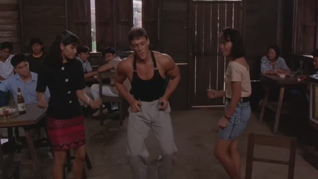 Кикбоксёр 1989 г. (Танцы в местном баре) смотреть онлайн