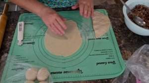 Пробую новое тесто на чебуреки.