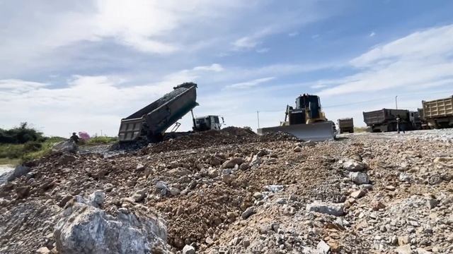 First Start Perfectly Project!! Landfill Delete Deep Pond By Dozer Pushing Rock & Dump Truck 25.5ton смотреть онлайн
