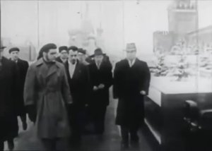 Эрнесто Че Гевара у Мавзолея Ленина и Сталина--1960
