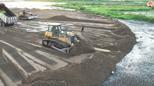 Строительство, засыпка песком, обзор прошлого участка смотреть онлайн