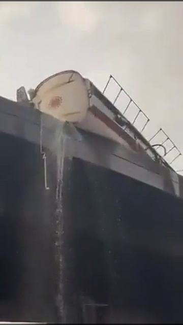 #Премия_Дарвина Одна искра и массовое "барбекю" из человеческих тел гарантировано смотреть онлайн