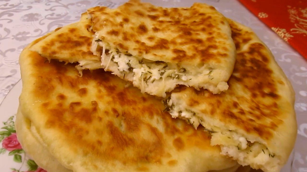 Не успеваю со сковороды снимать. Тонкие лепёшки, необыкновенно вкусны. смотреть онлайн