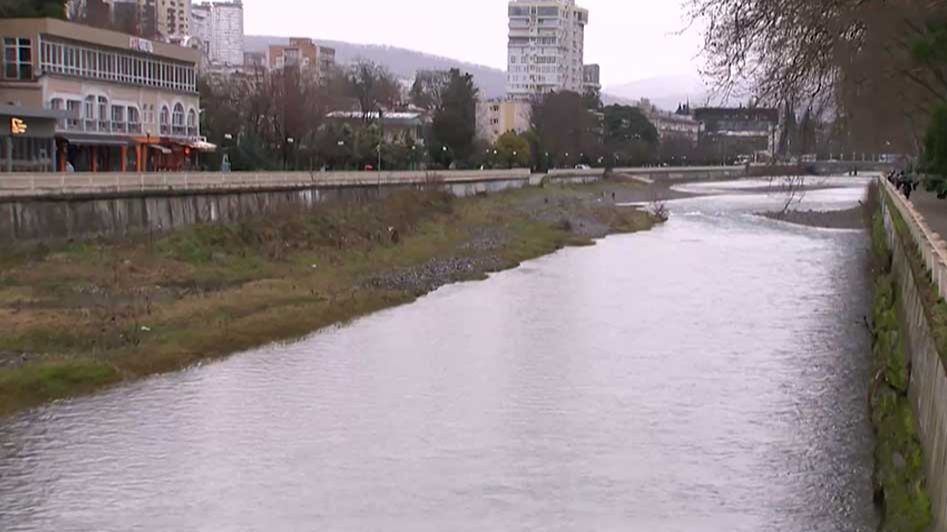 В горах Сочи ожидается сильный снег, на побережье — дождь и риск подтоплений смотреть онлайн