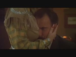 Long nails Dolly Parton in the film Nine to five