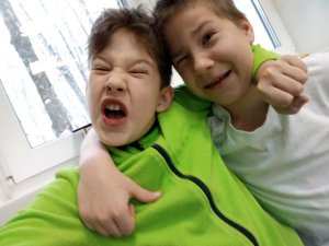 отвечаю на вопросики и играю в игрульки!