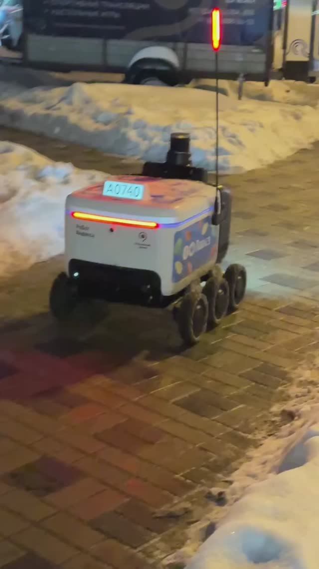 Я еду! Я мощный! #роботы #Ровер #Яндекс #москва смотреть онлайн