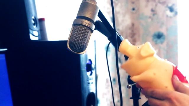 Курица и хрюшка исполняют песню Шарлот Щека на щеку смотреть онлайн