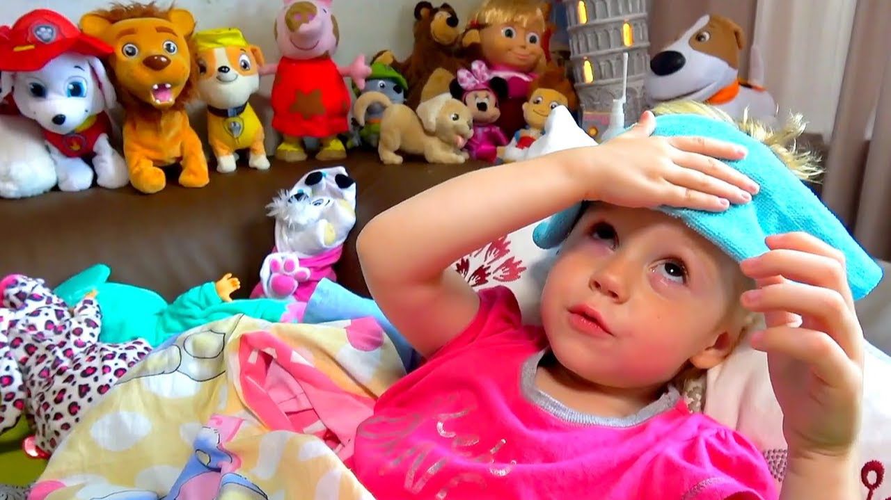 Настя смотрит мультики и показывает свои игрушки смотреть онлайн