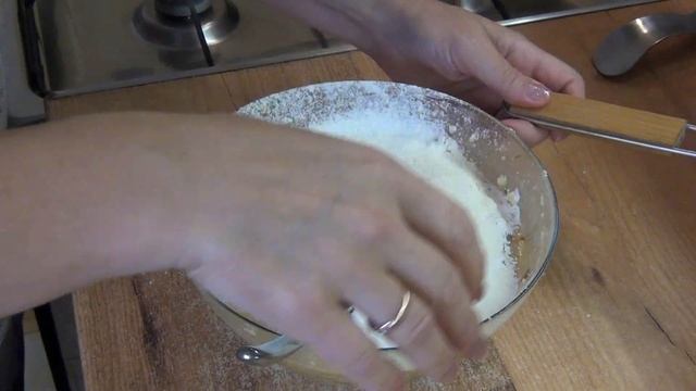 Кексы с курагой, черносливом и орехами - мягкие и ароматные маффины! смотреть онлайн