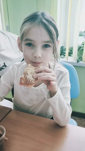 Во второй половине дня мы отпраздновали День объятий, выбрали самую аккуратную тетрадь недели, от... смотреть онлайн