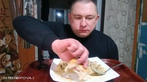 Мукбанг/обжорыч/Бестрогонов из говядины и буханка хлеба/