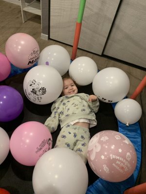 Надуваем шарики с блёстками