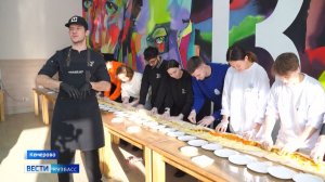 Самую большую в Кузбассе студенческую шаурму приготовили в КемГУ