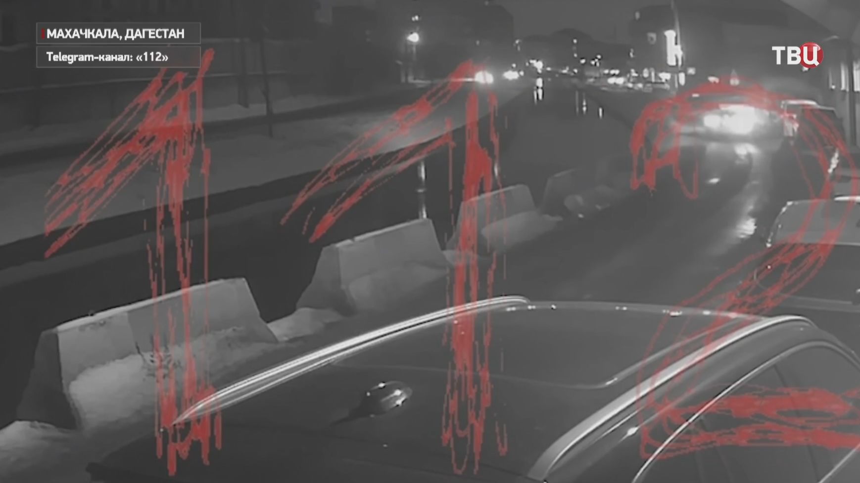 В Махачкале прохожие спасли мать с ребёнком из тонущей машины смотреть онлайн