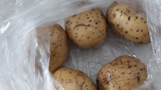 Как запечь картошку в микроволновке в пакете смотреть онлайн