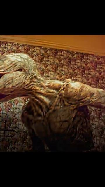 Демогоргон вернулся за Холли смотреть онлайн