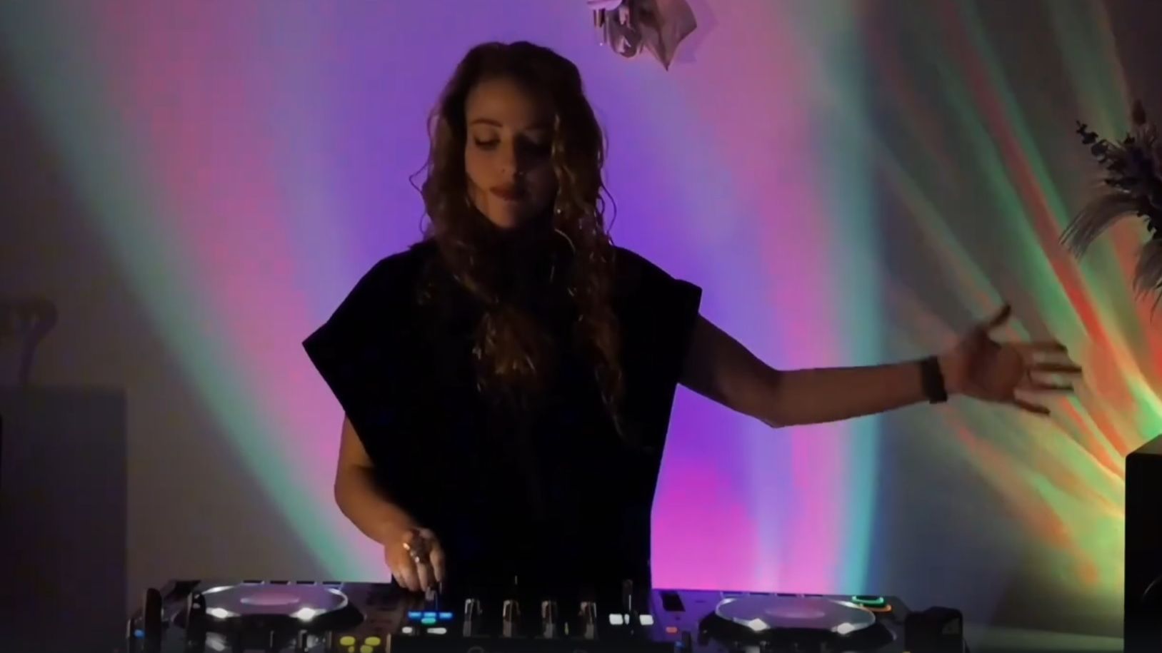 Erika Krall - Afro House Set 2026 смотреть онлайн