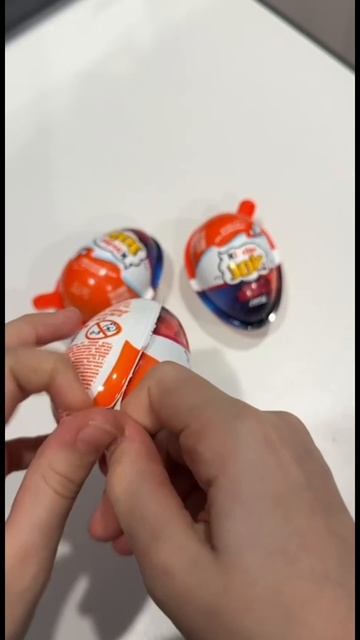 распаковка киндеров Джой stranger things