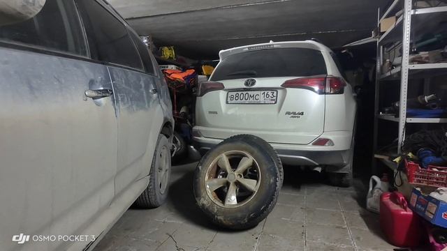 Пусковое зарядное устройство с компрессором ифонариком в деле..mp4