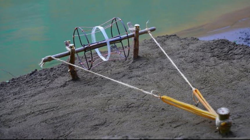 Хитрая приспособа для рыбалки. смотреть онлайн