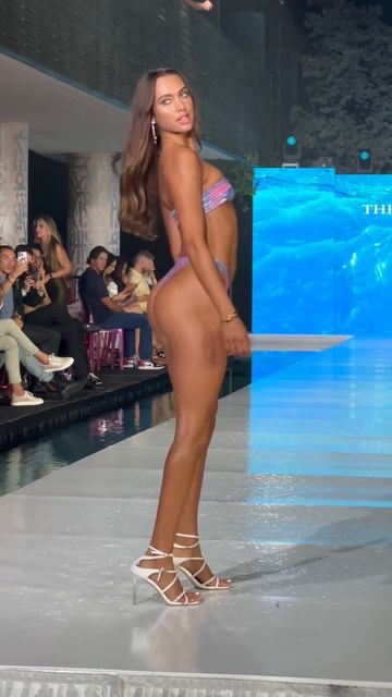 😍 Kamila Davies Opening 4K Slo-Mo Walk ｜ The Beach Club x LUXE ｜ Miami Swim Week ✨ смотреть онлайн