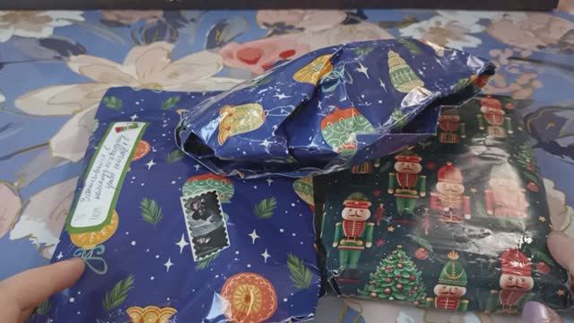 Распаковка посылки подарка от Артёма смотреть онлайн