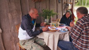 Деревенские будни семьи. Ремонтируем дом, сеем зерно. Готовим борщ в казане и весело проводим время