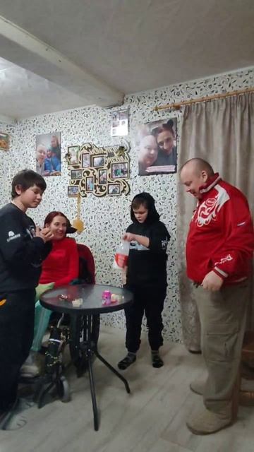 Играем в вотер, ботл, челлендж 🤣🤣🤣 бля не вышептапать #waterbottlechallenge #челлендж смотреть онлайн