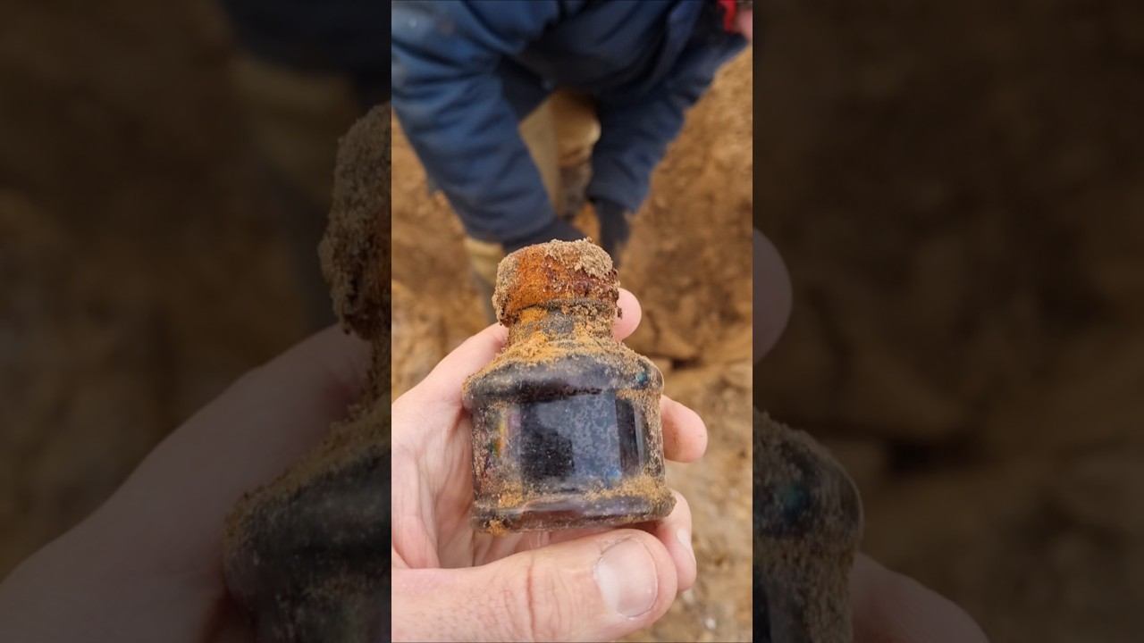 Нашли древние чернила, раскопки по войне #metaldetecting #находкисметаллоискателем смотреть онлайн