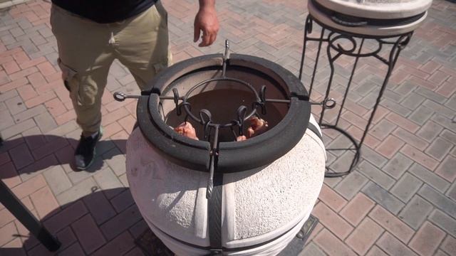 БОЛЬШИЕ ЦЫПЛЯТА. ЖАРЕНОЕ МЯСО В ТАНДЫРЕ смотреть онлайн