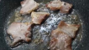 Лайфхак, как пожарить мясо (свинину) на сковороде без брызг. Рецепты от Хлебстори