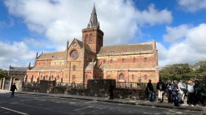 Керкуолл (англ. Kirkwall) — самый крупный город на островах в Шотландии. Быт и достопримечательности