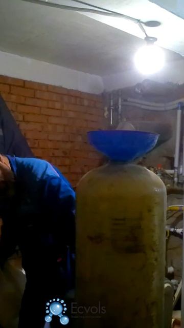 Почему вода снова рыжая? Ошибка при замене засыпки в фильтр для воды  Экволс Анализ воды бесплатно