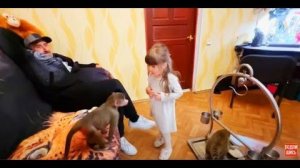 Ангелина съела вкусняшку и забыла ПОДЕЛИТЬСЯ с Люсей!