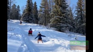 катание с горок детей