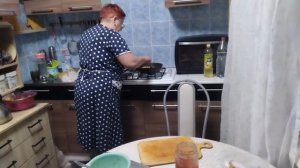 Жизнь пенсионеров.Готовлю домашнюю еду и в светофор.