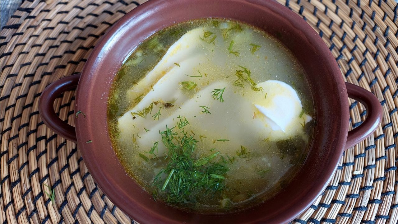 Рассольник с домашними огурцами. Отличное первое блюдо для полноценного обеда. смотреть онлайн