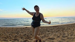 Резвлюсь в море НАПОСЛЕДОК😍Сама себе ЗАВИДУЮ, СКАЗОЧНЫЙ вечерний Джомтьен в Паттайе. ВЛОГ