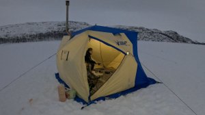 ПОДЛЁДНАЯ РЫБАЛКА НА БАРЕНЦЕВОМ МОРЕ: КЛЮЁТ ПО-ЗИМНЕМУ!