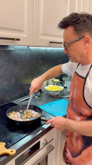 Жареная картошка с вешенками и луком от Сергея и Саввы Войтенко