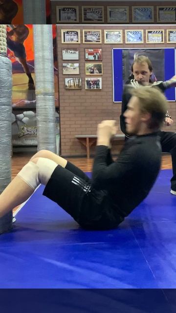 Тренируем пресс смотреть онлайн