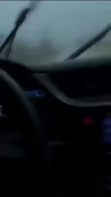 Молния попала в машину во время грозы в штате Кентукки (США, 27 февраля 2024). смотреть онлайн