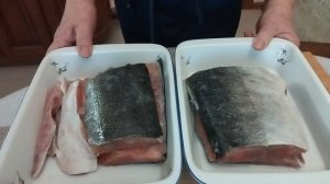 Солим кету в масле, хватает надолго. Очень нежная получается.