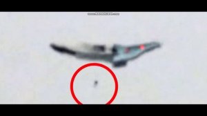 НЛО спускает на землю пришельцев или аппараты-разведчики