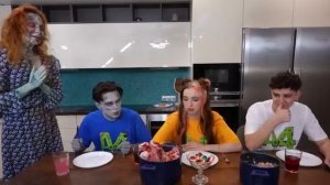 ВЛАД А4 ЗОМБИ Стала Нашей Няней!!!