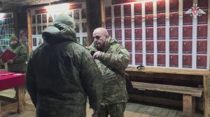 Награждение военнослужащих 92-го саперного полка ГрВ «Запад»