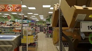 Вышли с сыночком погулять по магазинам.