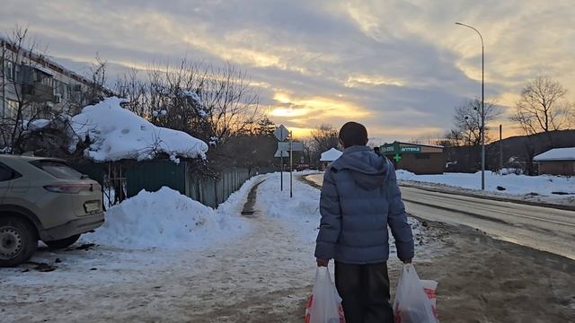 ВЛОГ ❄️ СОБРАЛИ КРОВАТЬ // ОПЯТЬ УБЕЖАЛ // ГОТОВЛЮ КУРНИК смотреть онлайн