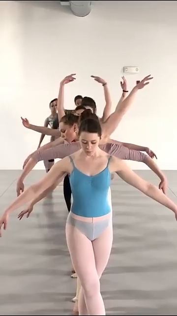 Плавный переход в танце смотреть онлайн